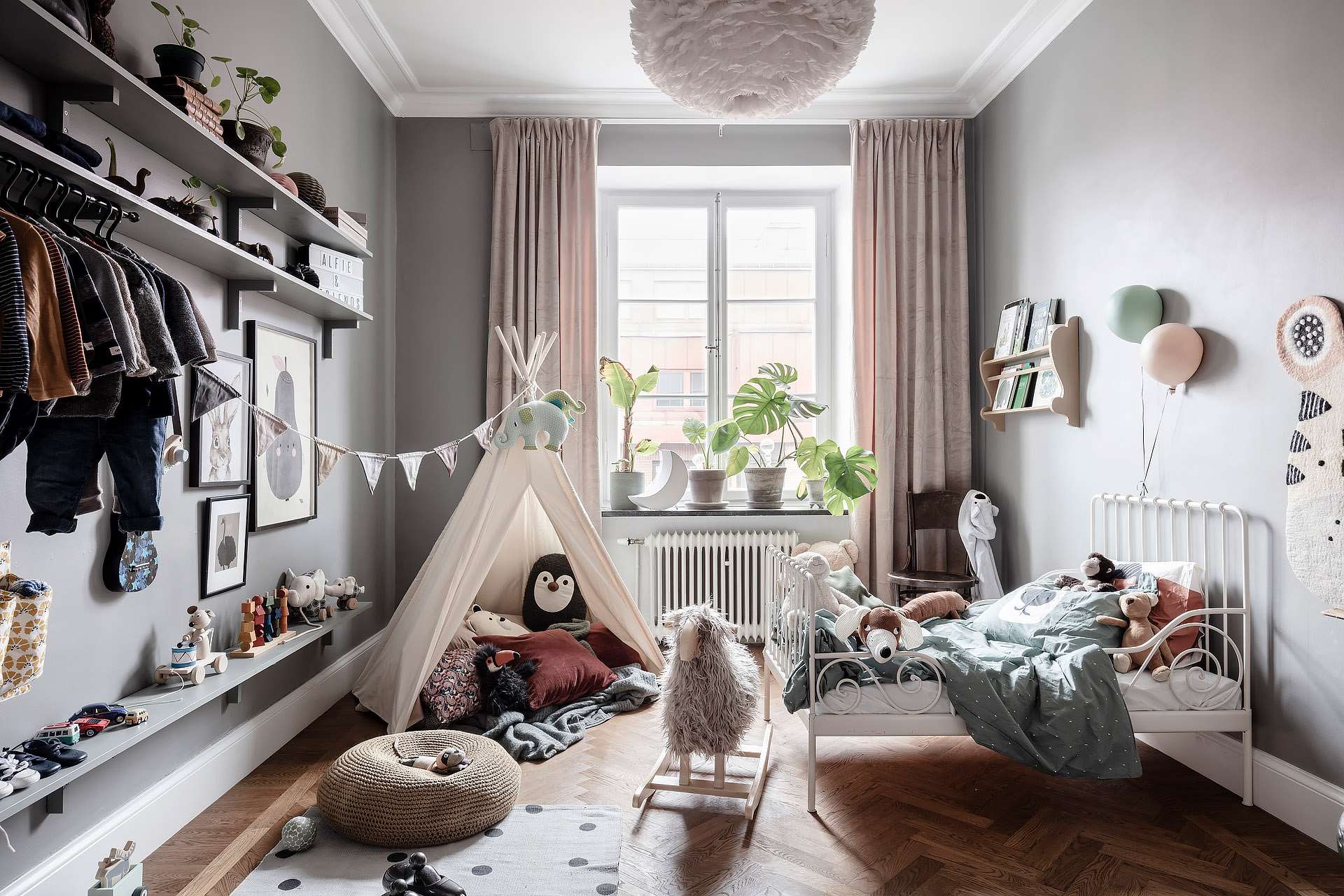 unique and fantastically decorated family apartment
