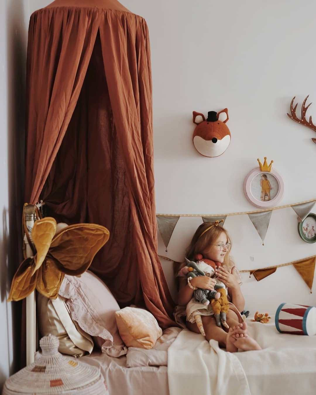 fairy tale kids room
