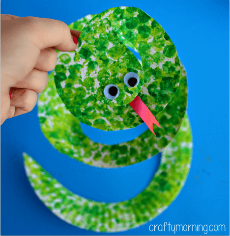 bubble-wrap-paper-plate-snake-diy
